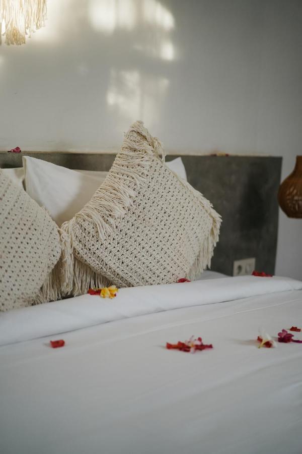 Suku Lifestyle Hotel & Villas Selong Belanak Ngoại thất bức ảnh