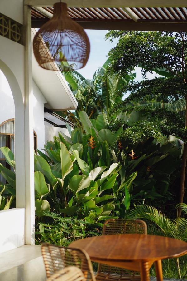 Suku Lifestyle Hotel & Villas Selong Belanak Ngoại thất bức ảnh